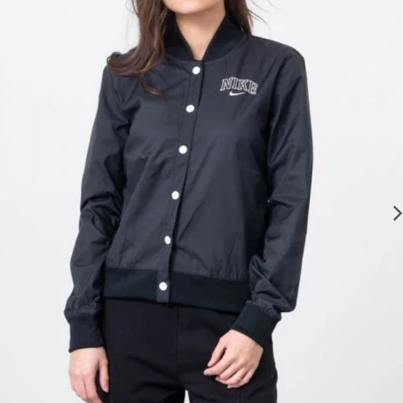 NIKE AR3764-010 Back Print Nylon Varsity Jacket Black Size XS - Picture 1 of 8